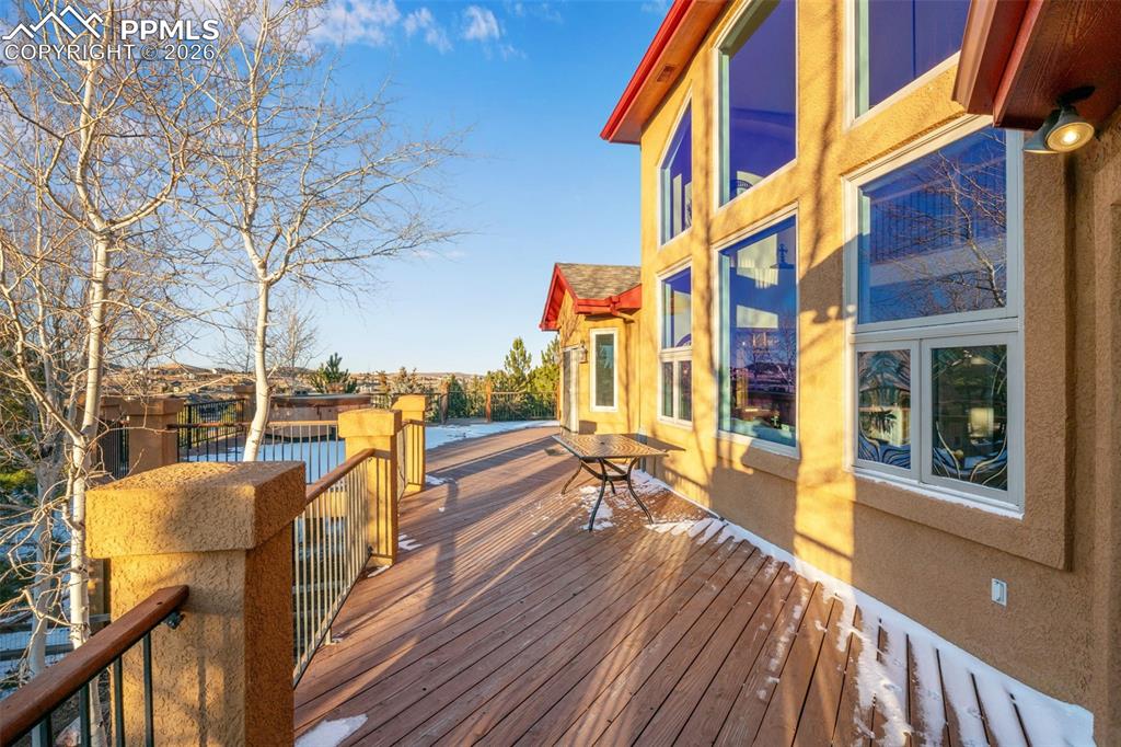 Image 44 of 50: Deck