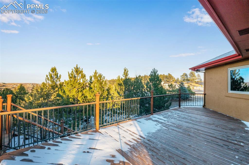 Image 46 of 50: Deck