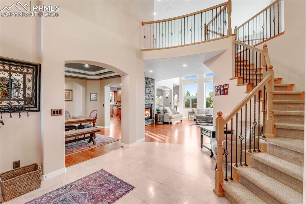 Image 5 of 50: Entry