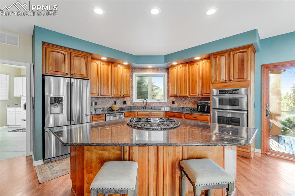 Image 9 of 50: Kitchen