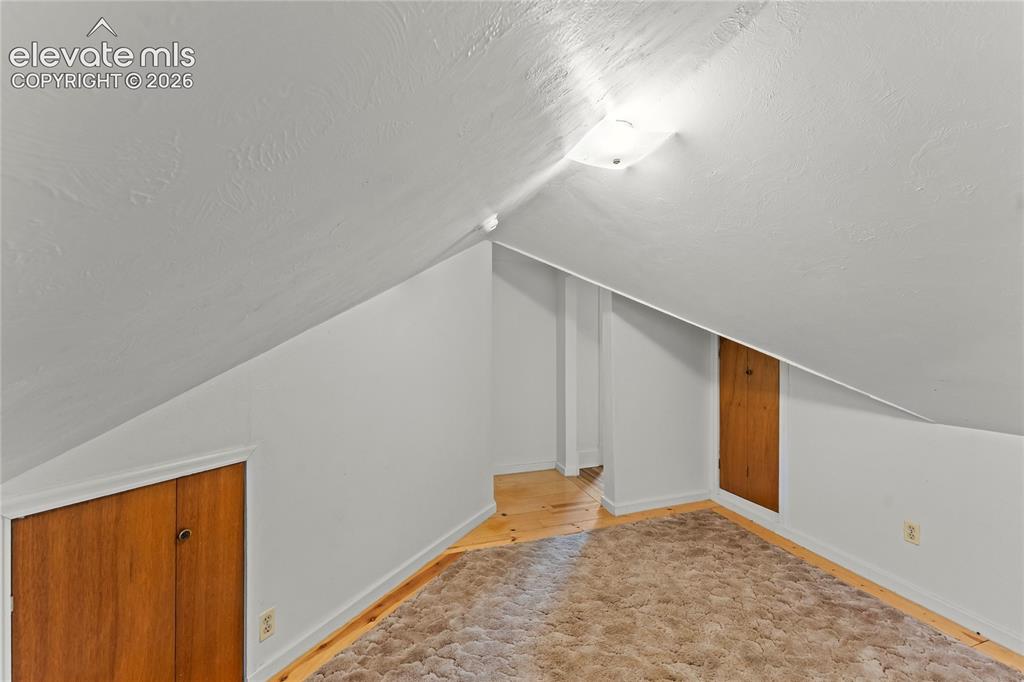 Image 38 of 47: Upper apartment