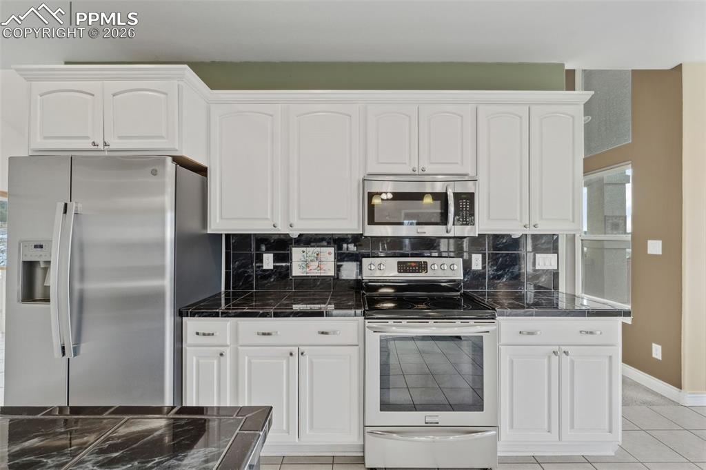 Image 14 of 38: Kitchen