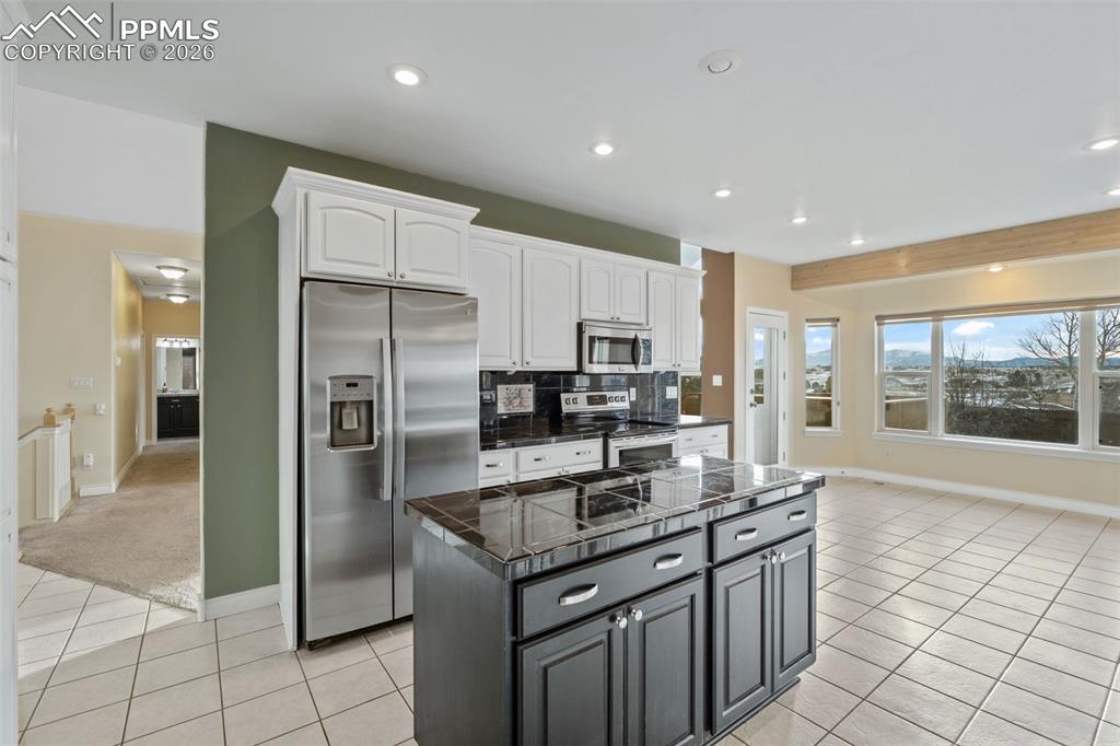 Image 17 of 38: Kitchen