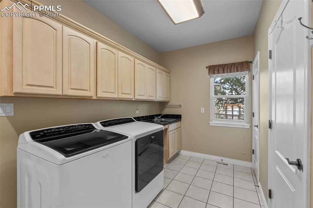 Image 29 of 38: Laundry