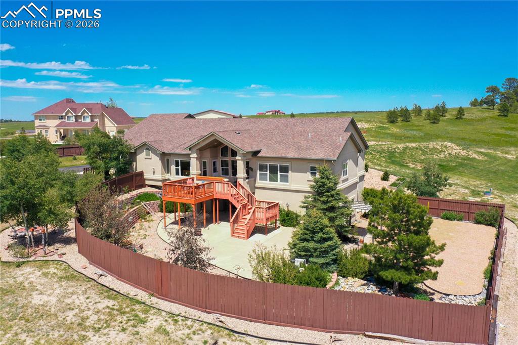 Image 5 of 38: Back of Structure