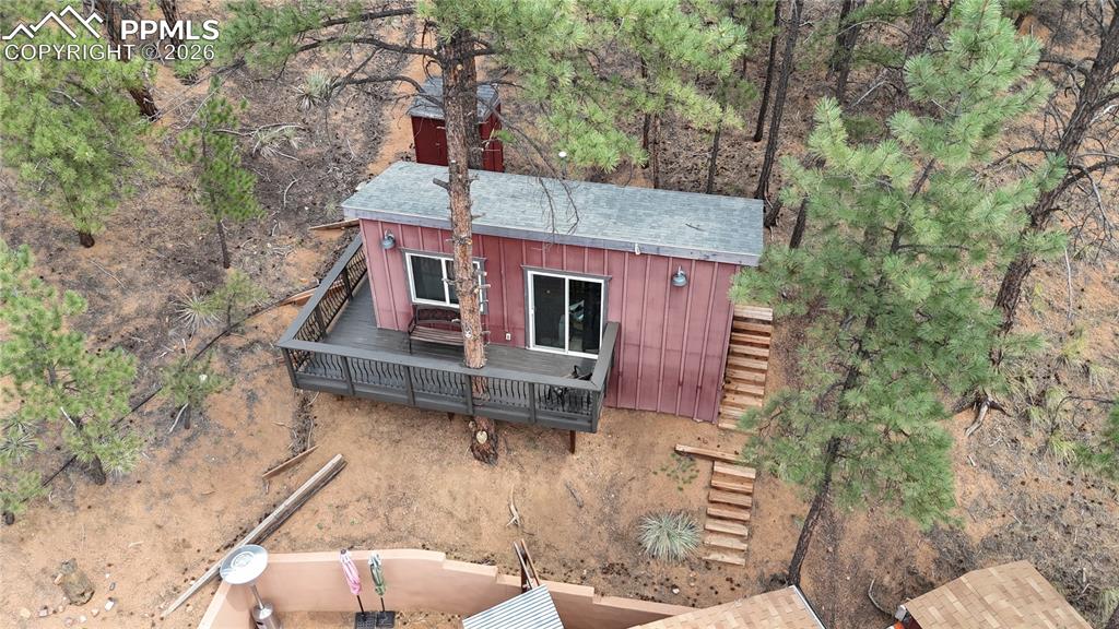 Image 43 of 46: Detached Studio or additional living with Deck