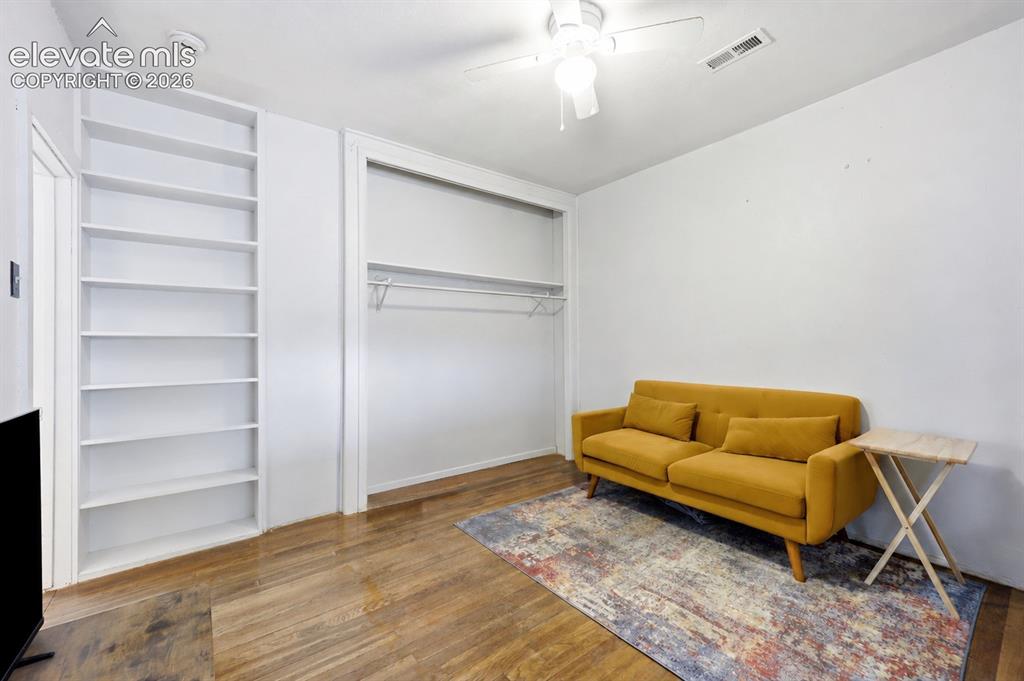 Image 17 of 42: Sitting Room