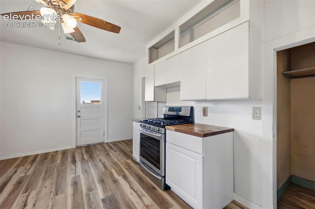 Image 8 of 42: Kitchen