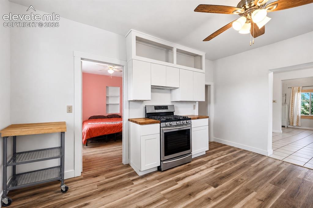 Image 9 of 42: Kitchen