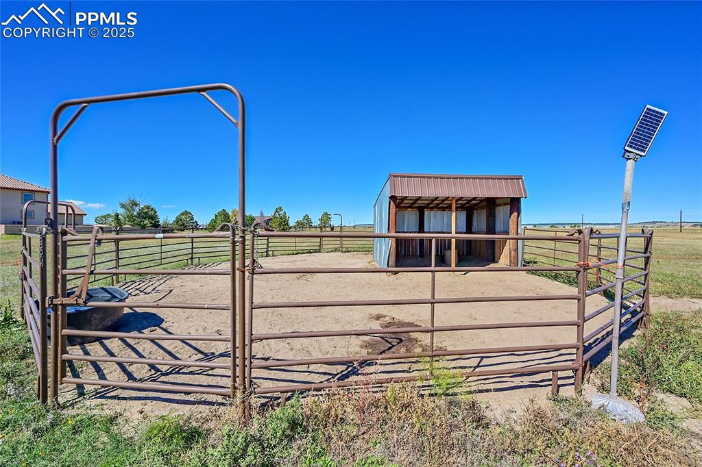 Image 15 of 49: 1 of 2 Loafing Sheds