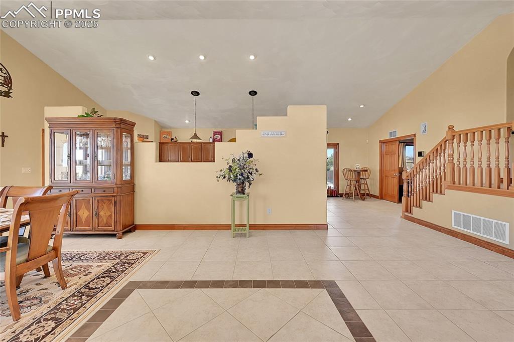 Image 16 of 49: Entry