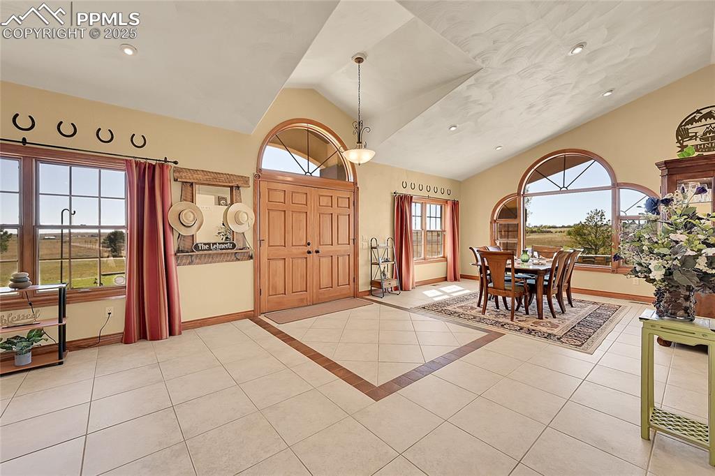 Image 17 of 49: Entry