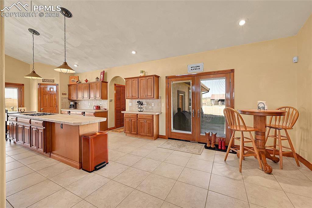 Image 21 of 49: Kitchen