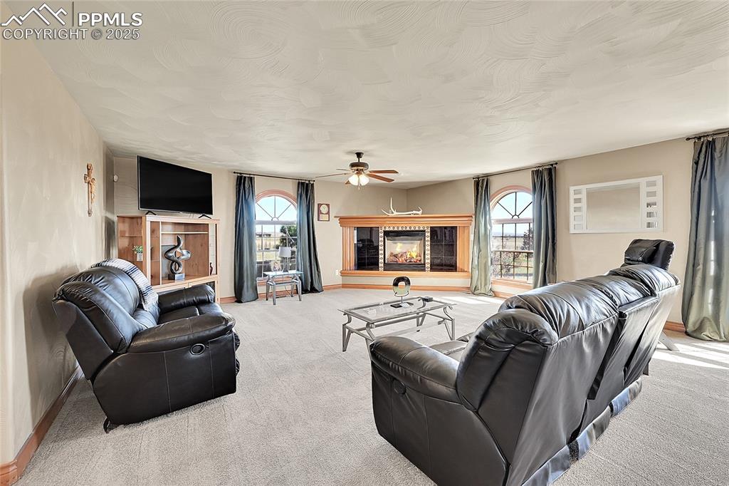 Image 29 of 49: Living Room