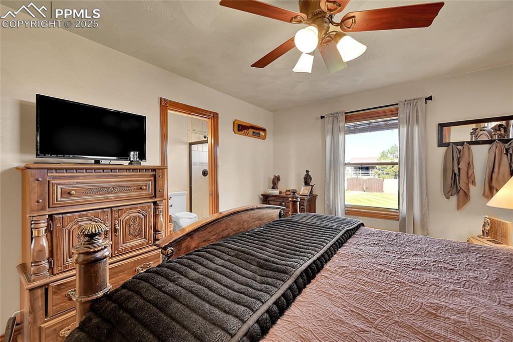 Image 35 of 49: W/adjoining bathroom