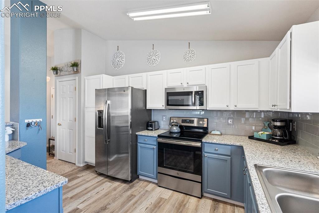 Image 10 of 36: Kitchen