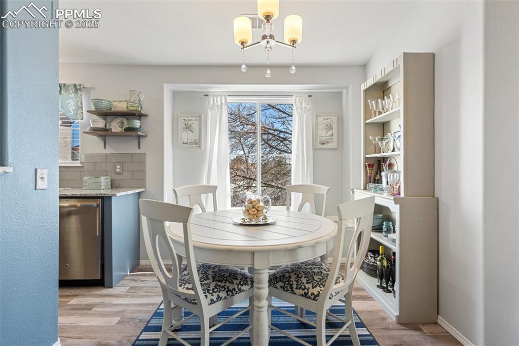 Image 11 of 36: Dining Area