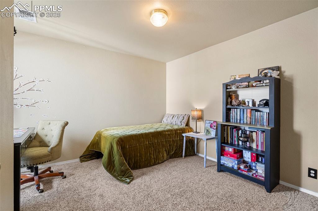 Image 16 of 36: Bedroom