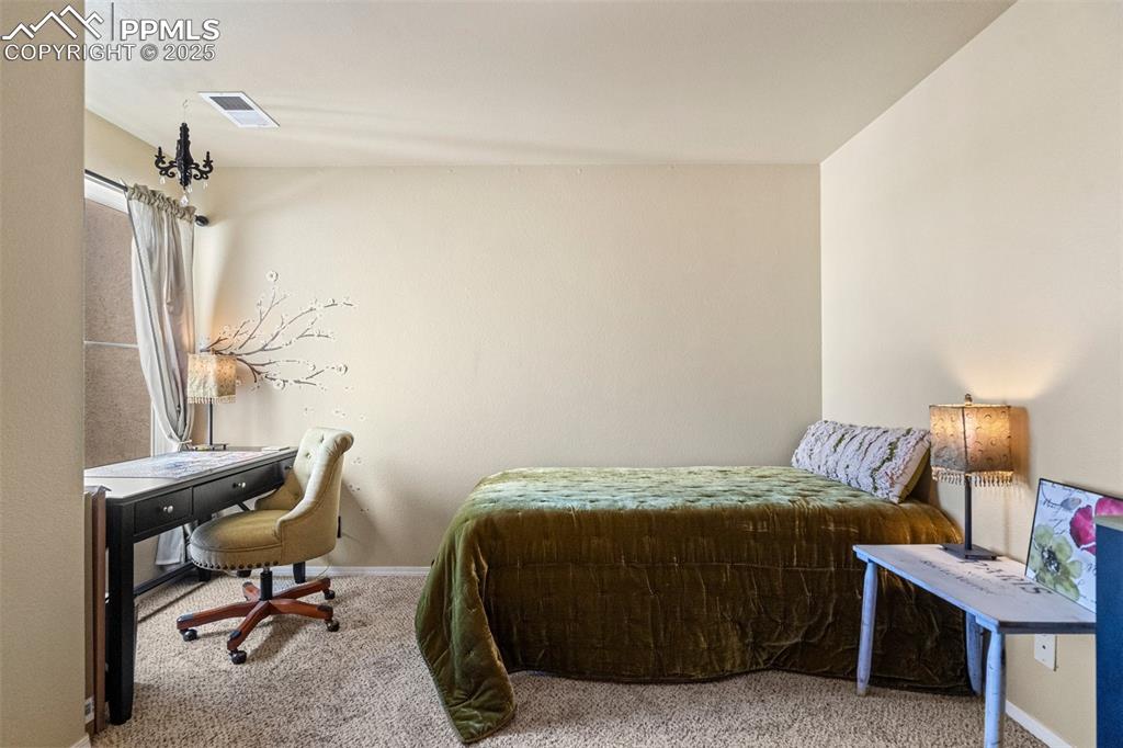 Image 18 of 36: Bedroom