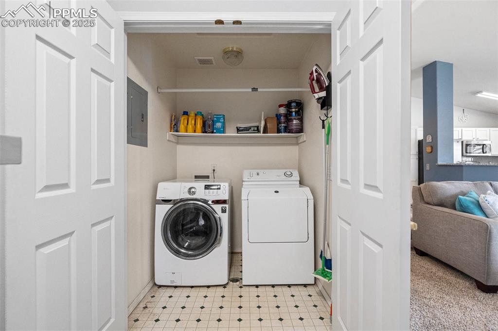 Image 21 of 36: Laundry