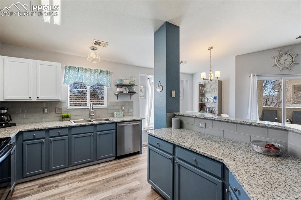 Image 8 of 36: Kitchen