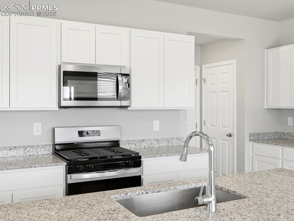 Image 10 of 33: Kitchen