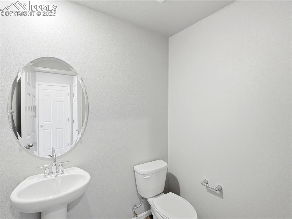 Image 11 of 33: Bathroom