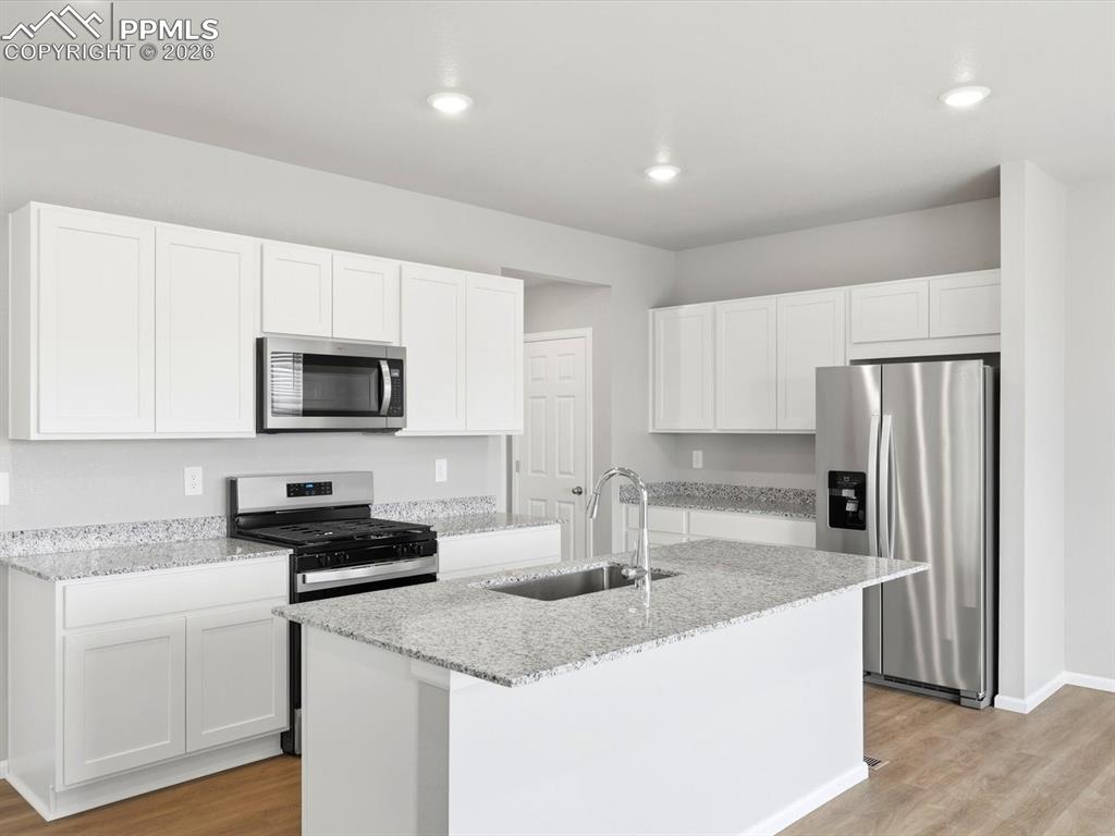 Image 6 of 33: Kitchen