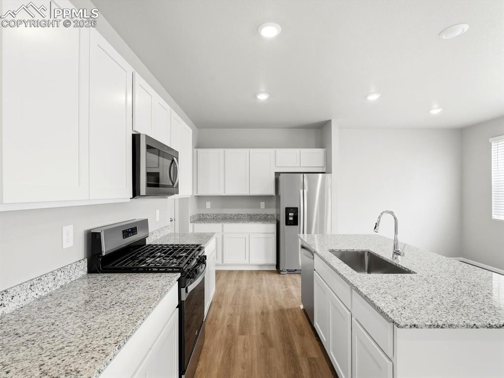 Image 8 of 33: Kitchen