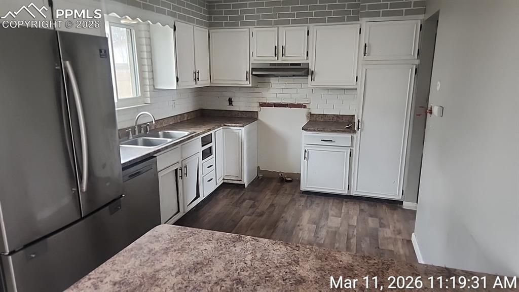 Image 5 of 8: Kitchen