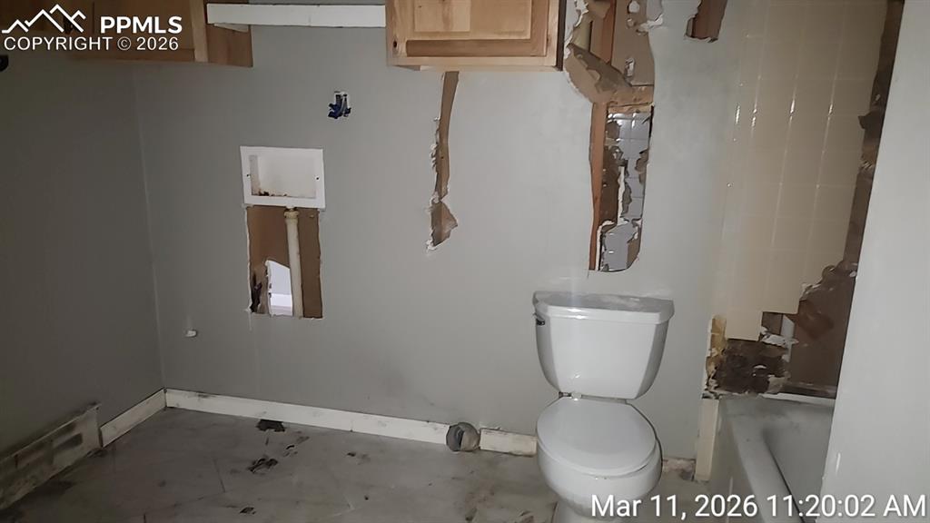 Image 6 of 8: Bathroom