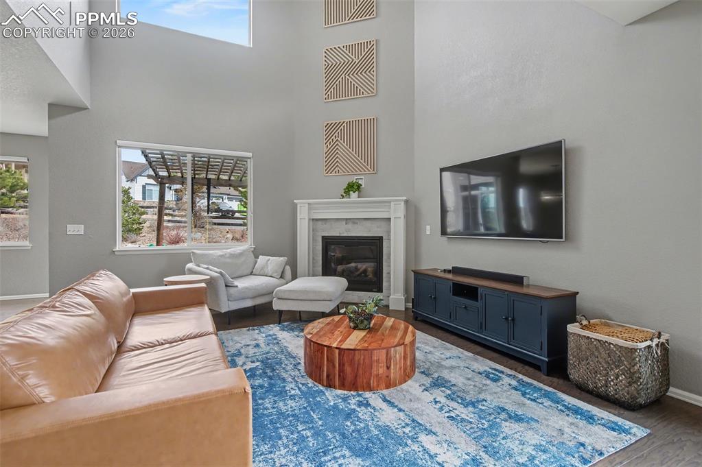 Image 12 of 50: Living Room