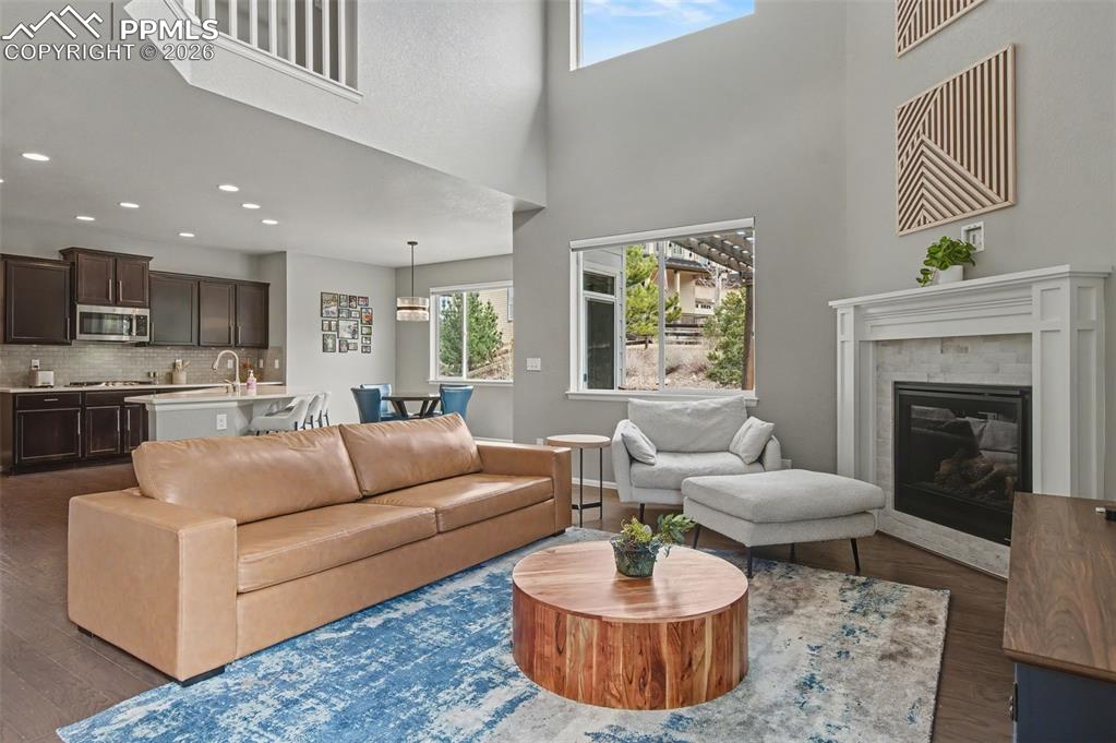 Image 15 of 50: Living Room