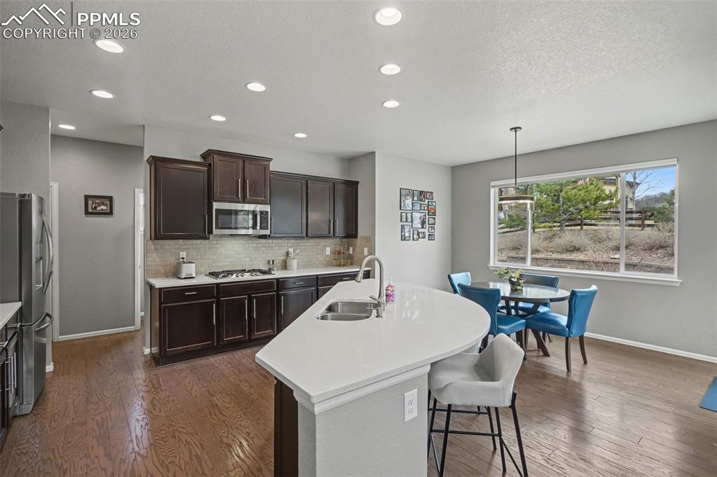 Image 19 of 50: Kitchen