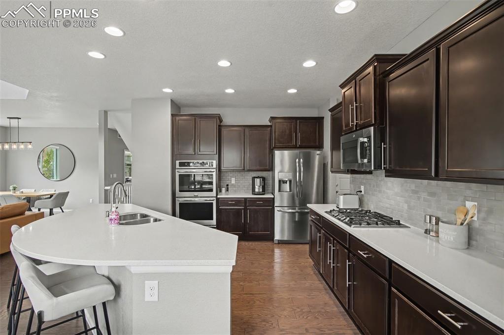 Image 22 of 50: Kitchen