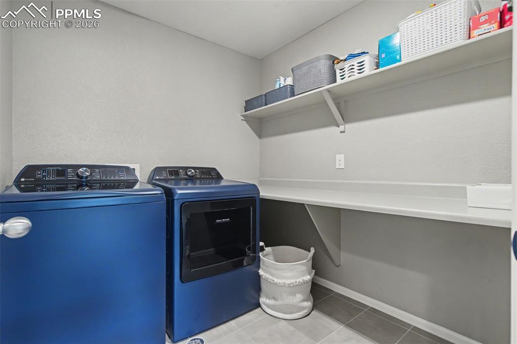 Image 38 of 50: Laundry