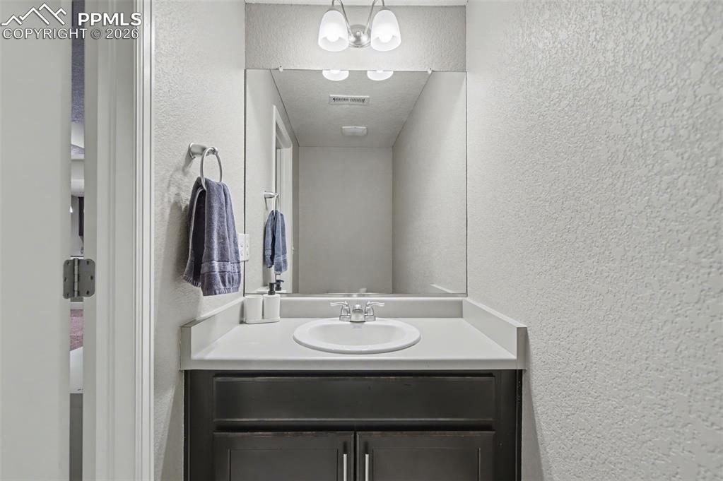 Image 43 of 50: Bathroom