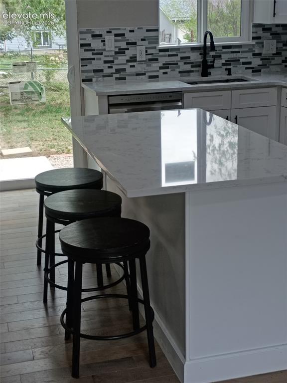 Image 6 of 14: Kitchen