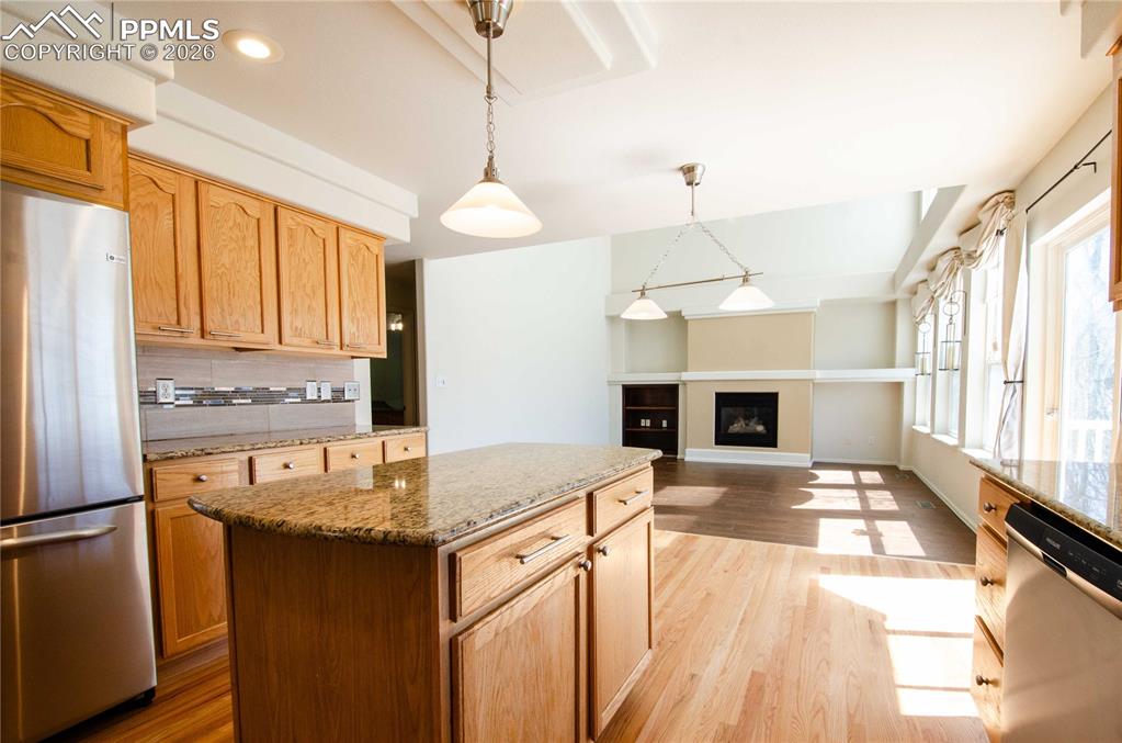 Image 12 of 50: Kitchen