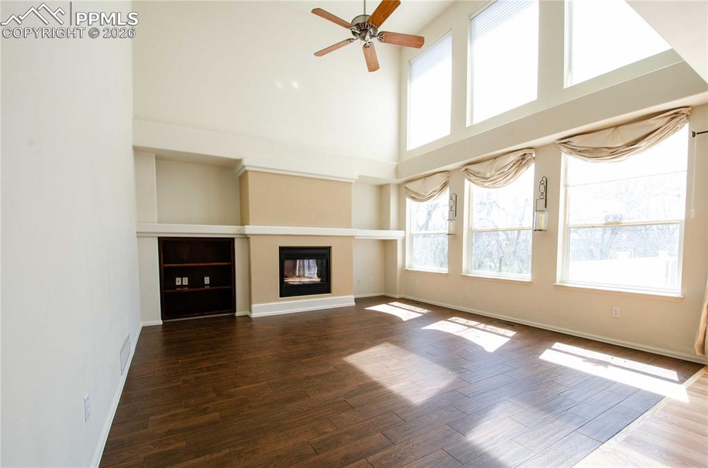 Image 13 of 50: Family Room