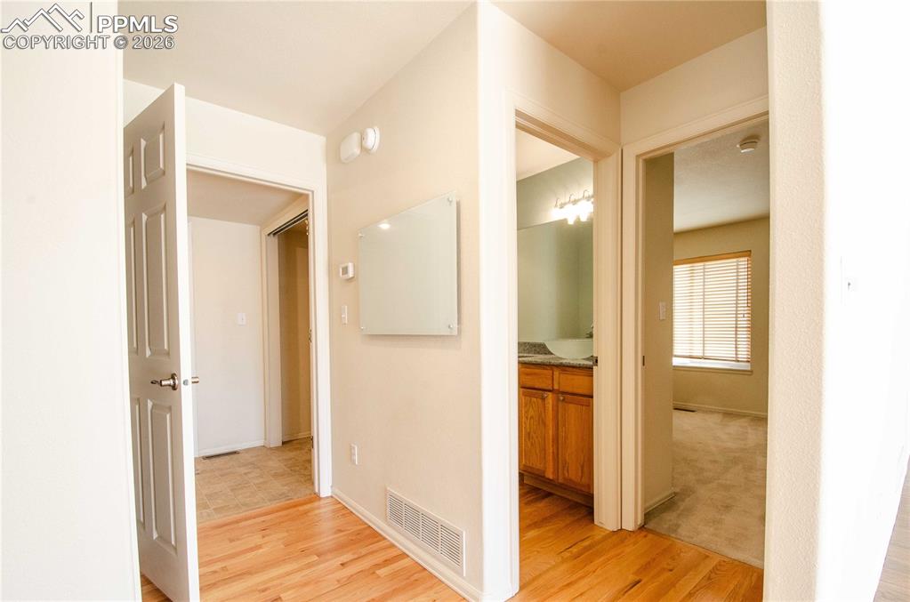 Image 15 of 50: Hallway