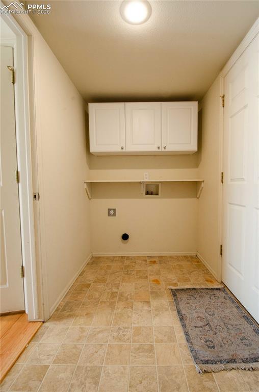 Image 18 of 50: Laundry