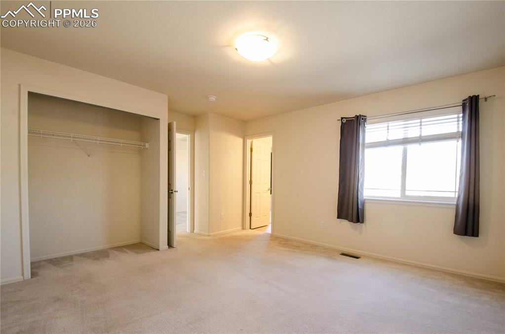 Image 27 of 50: Bedroom