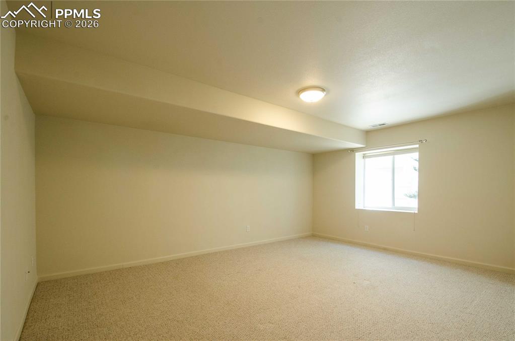 Image 38 of 50: Bedroom