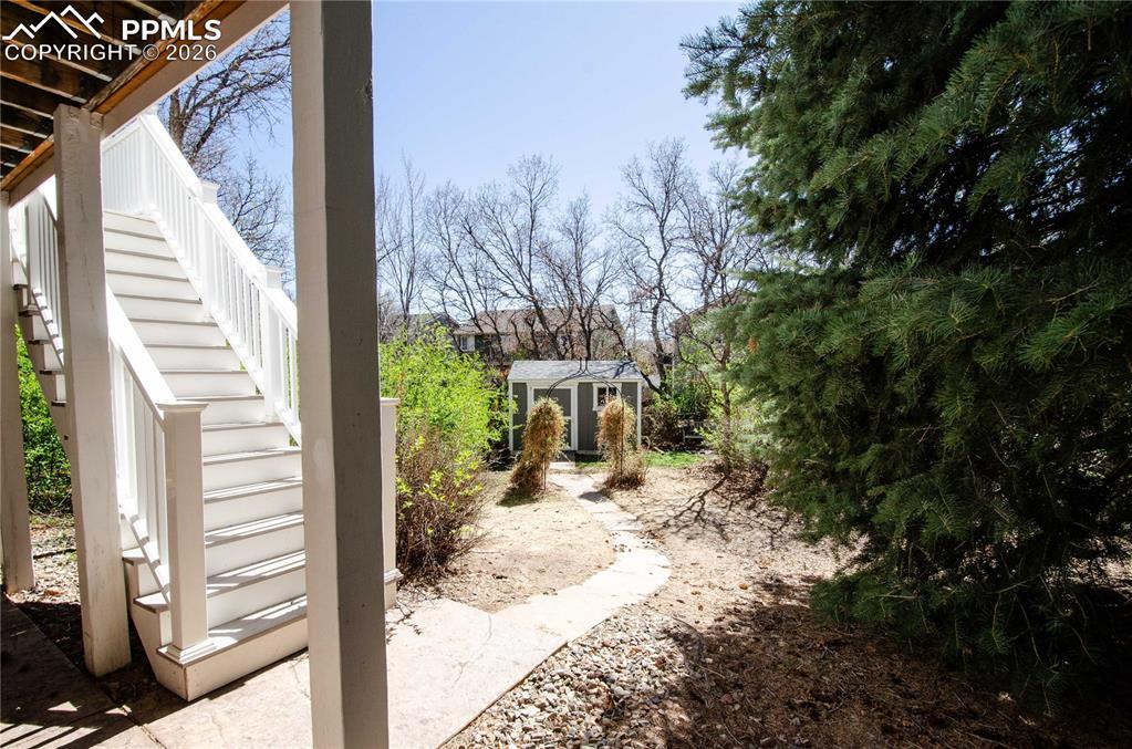 Image 43 of 50: Yard