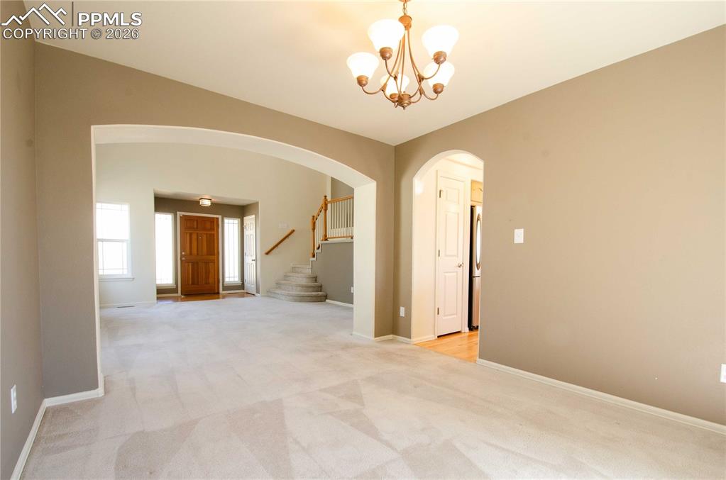 Image 8 of 50: Dining Room