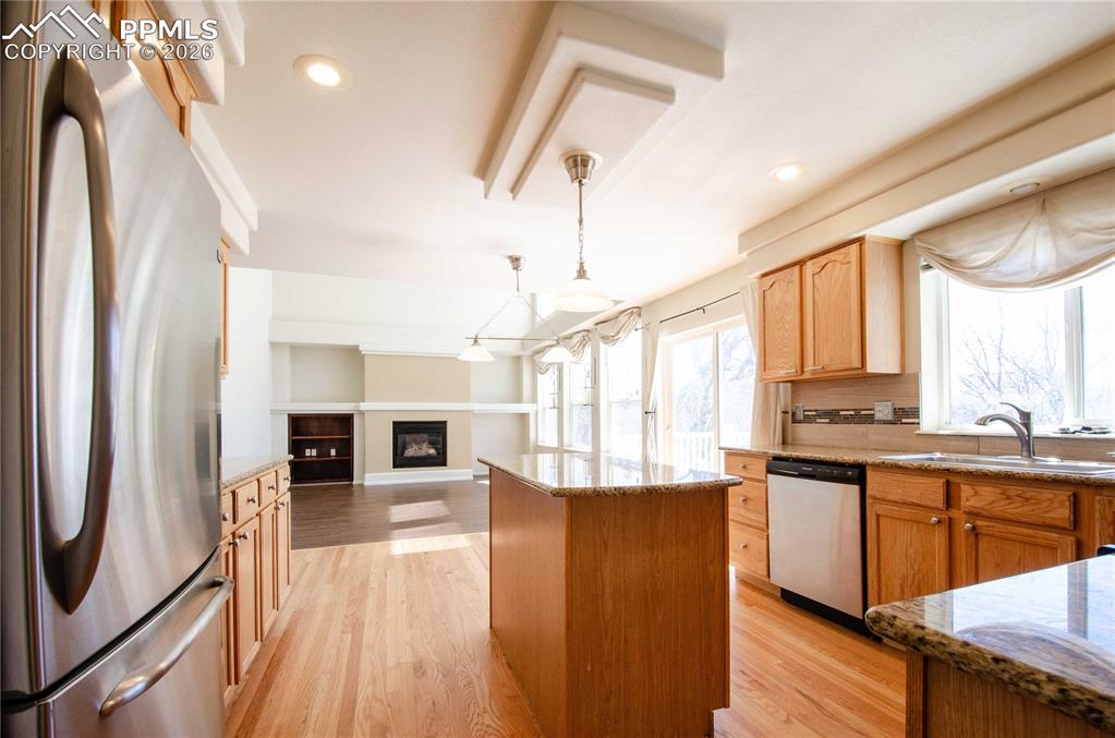 Image 9 of 50: Kitchen