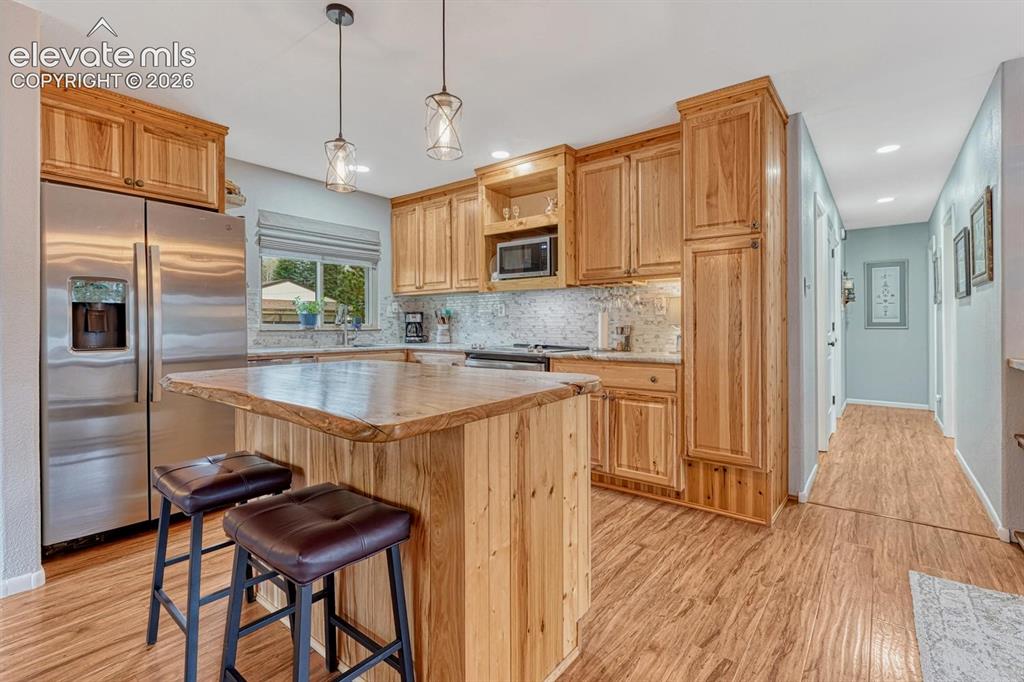 Image 10 of 35: Kitchen