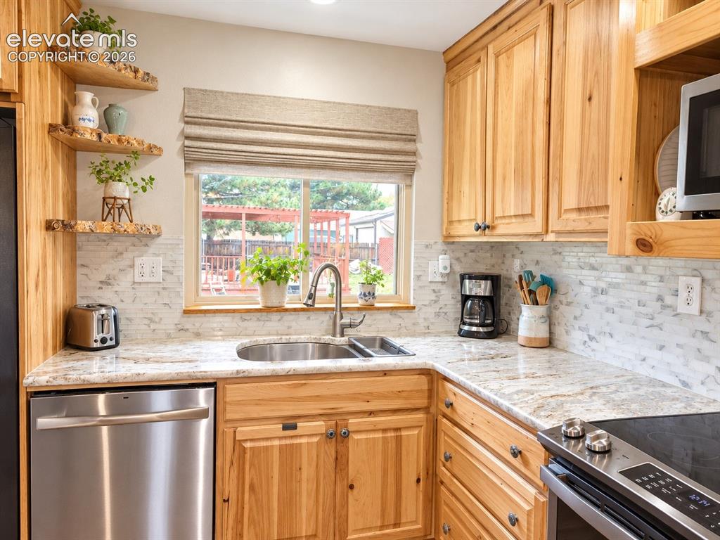 Image 13 of 35: Kitchen
