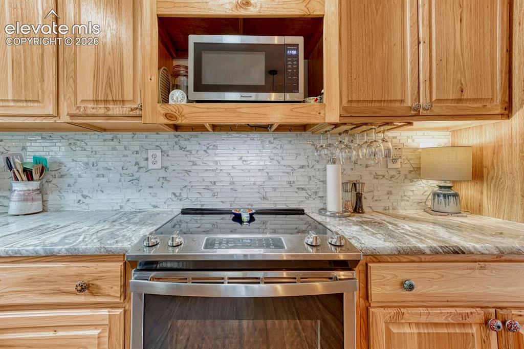 Image 16 of 35: Kitchen